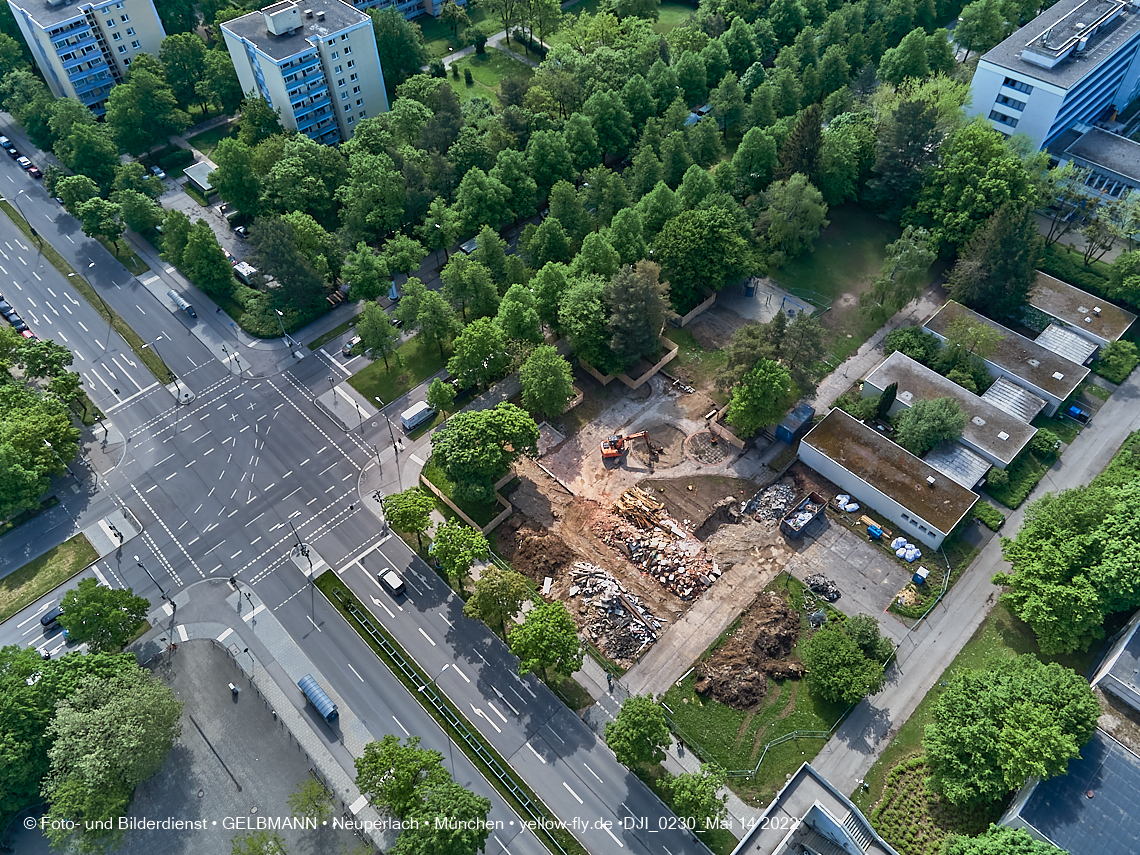 14.05.2022 - Luftbilder von der Baustelle Haus für Kinder in Neuperlach
